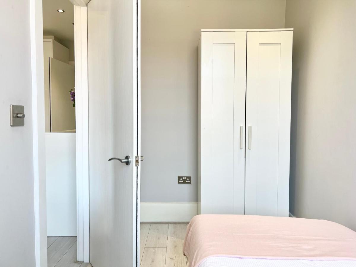 2 Bedroom Apartment In South Hampstead Londra Esterno foto