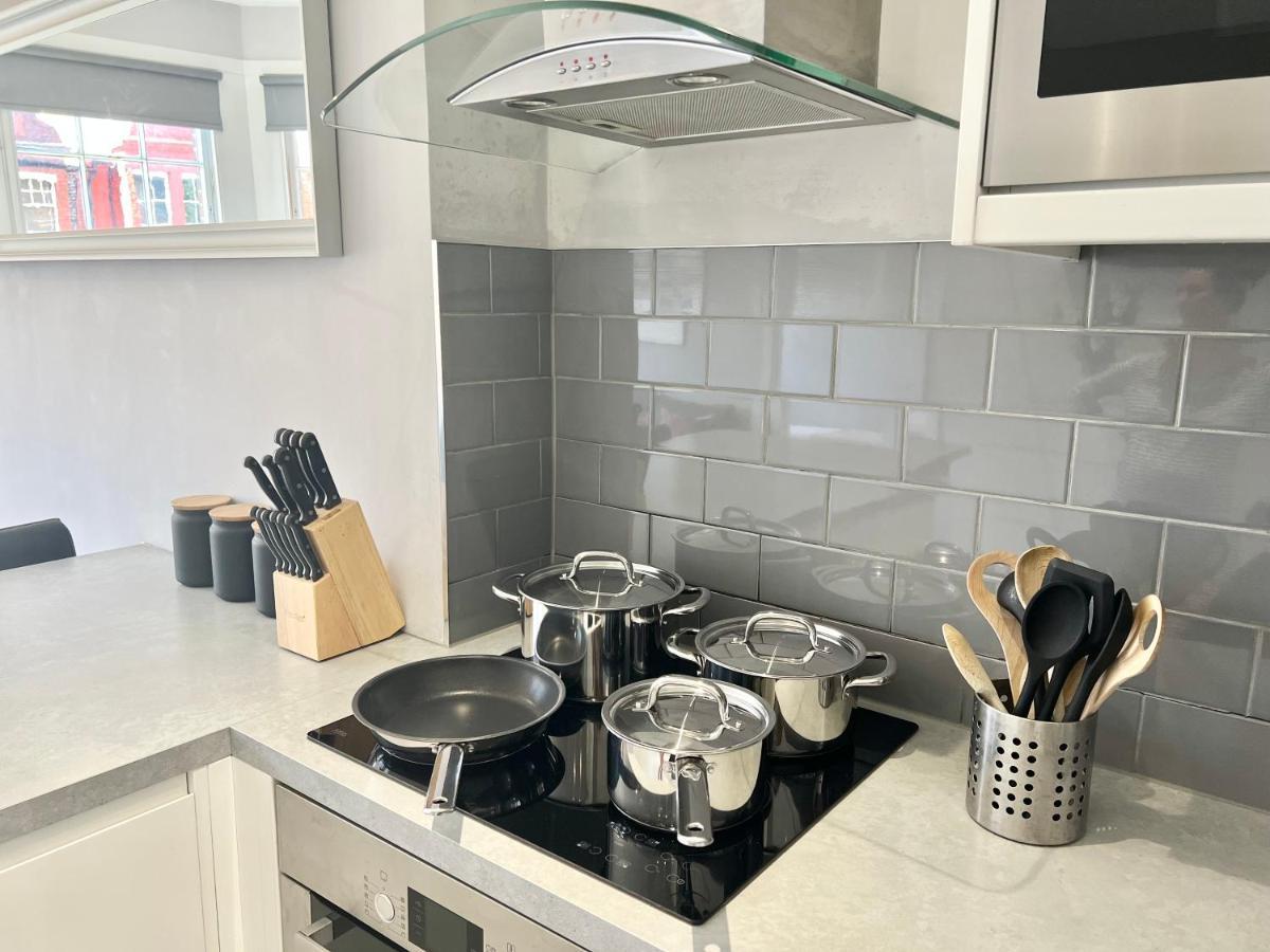 2 Bedroom Apartment In South Hampstead Londra Esterno foto
