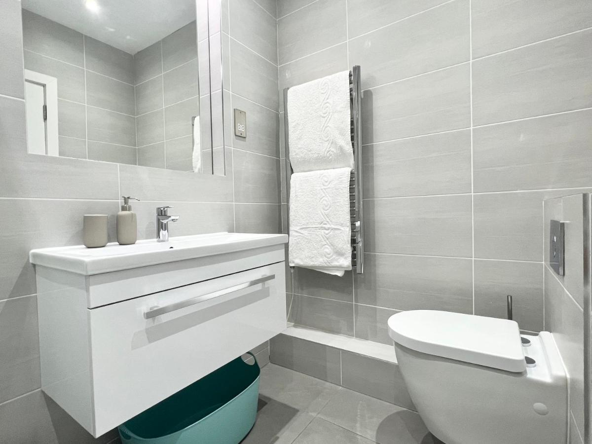 2 Bedroom Apartment In South Hampstead Londra Esterno foto